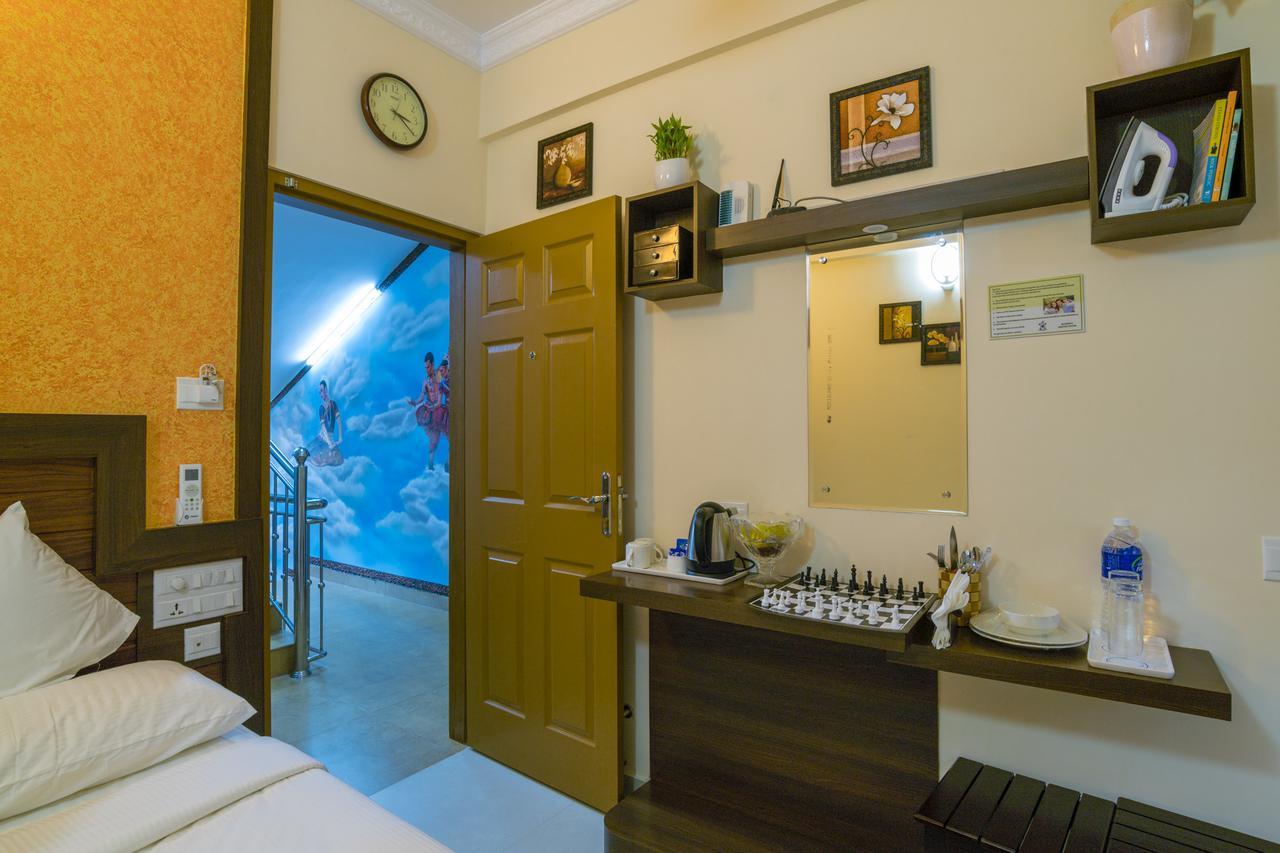 Blue Bell Cochin Airport Hotel Nedumbassery Exterior photo
