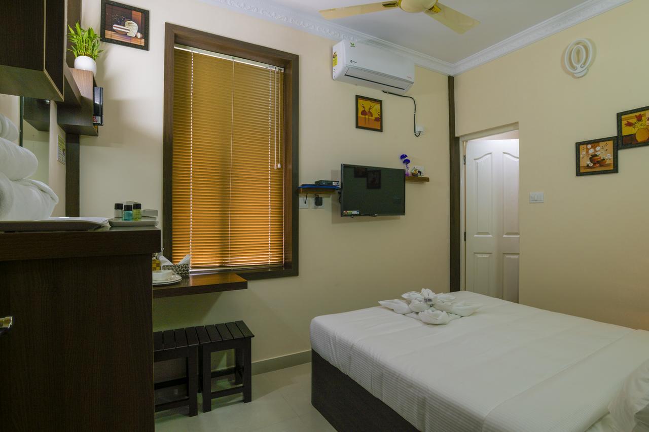 Blue Bell Cochin Airport Hotel Nedumbassery Exterior photo