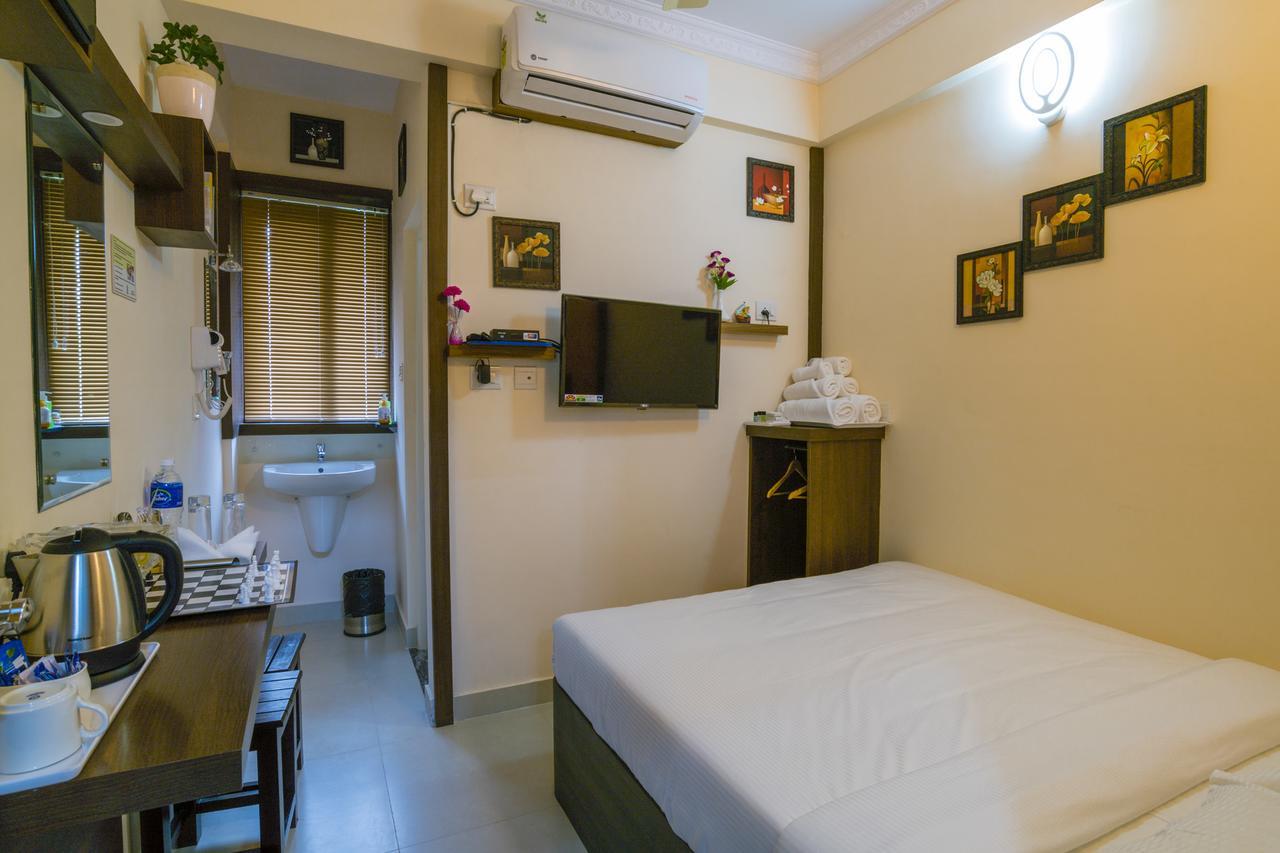 Blue Bell Cochin Airport Hotel Nedumbassery Exterior photo