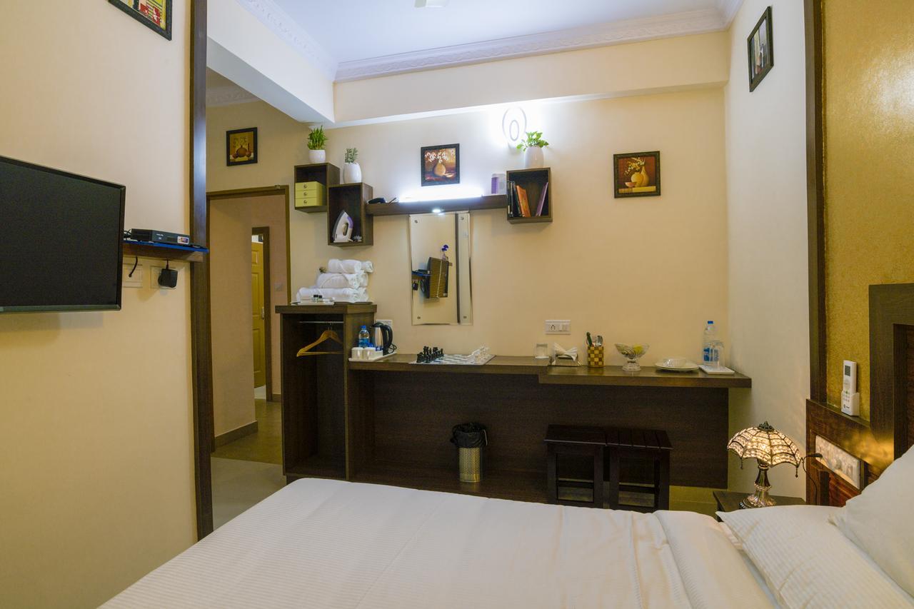 Blue Bell Cochin Airport Hotel Nedumbassery Exterior photo