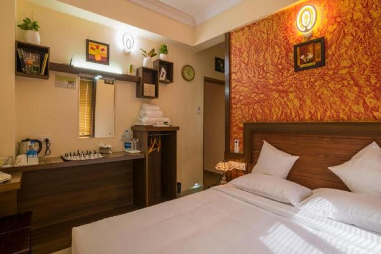 Blue Bell Cochin Airport Hotel Nedumbassery Exterior photo
